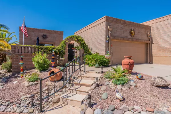 1383 W Camino De La Oca, Green Valley, AZ 85622