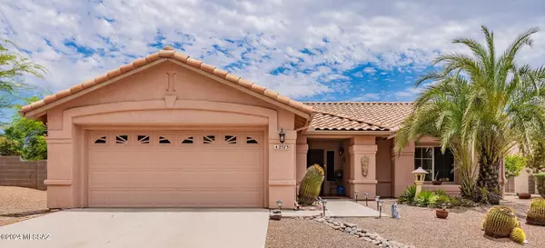 2573 N Camino Reloj,  Green Valley,  AZ 85614