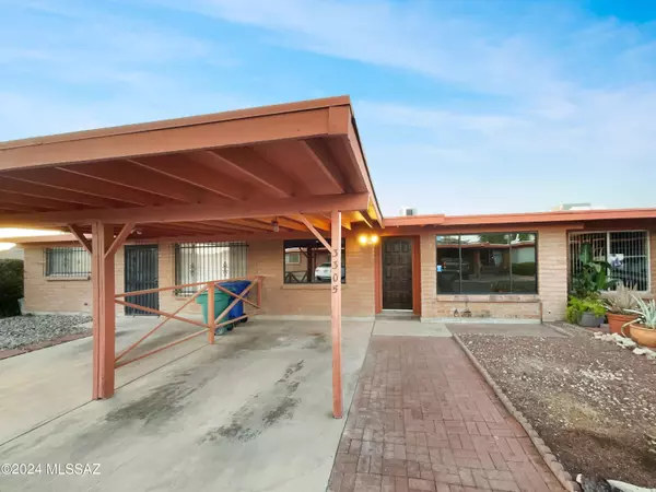 3305 E Navajo Place,  Tucson,  AZ 85716