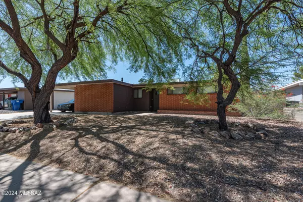 7916 E Winnepeg Drive, Tucson, AZ 85730