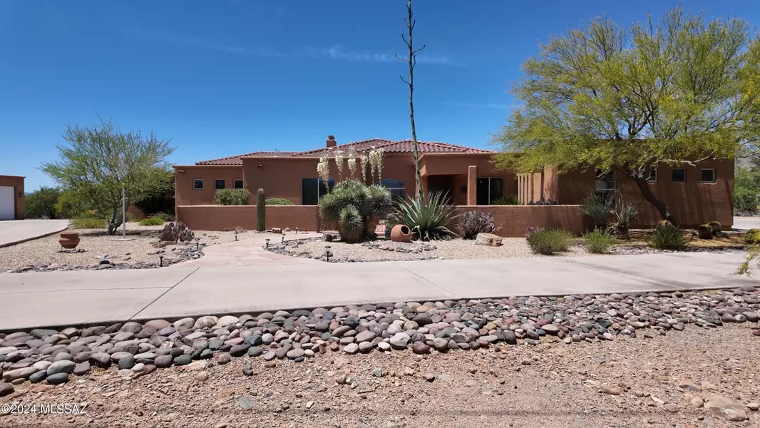 38 Avenida De Las Naciones, Rio Rico, AZ 85648