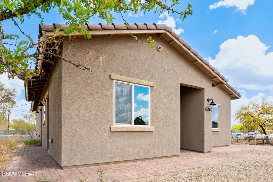 6860 W Walking M, Tucson, AZ 85757