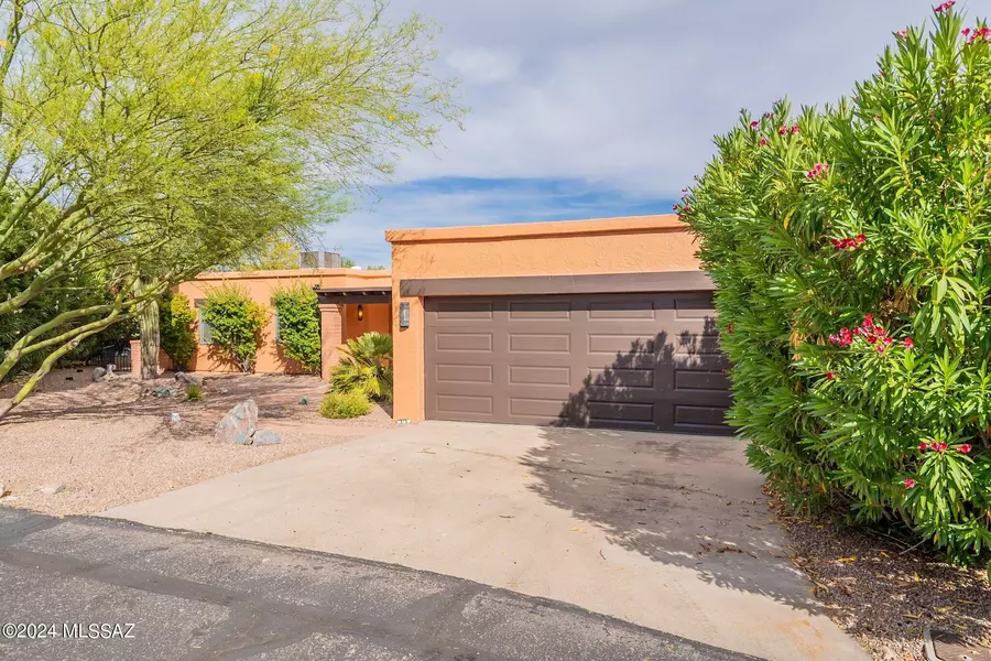 627 W Vista Hermosa Drive, Green Valley, AZ 85614