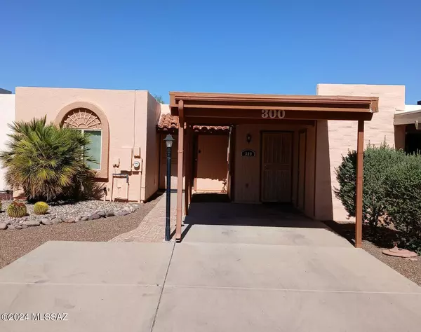 300 N Calle Del Lago,  Green Valley,  AZ 85614