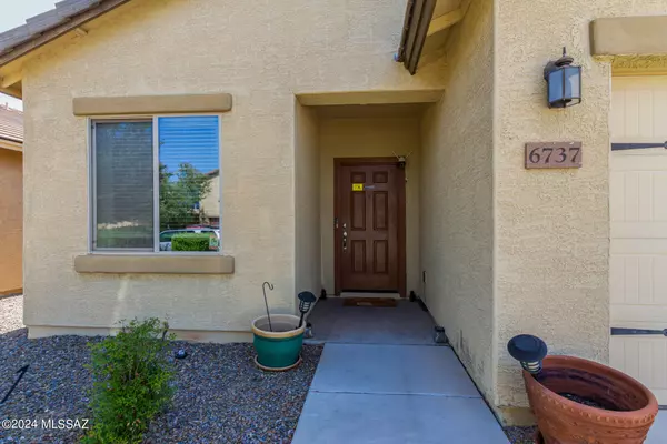 Tucson, AZ 85757,6737 S Cut Bow Drive