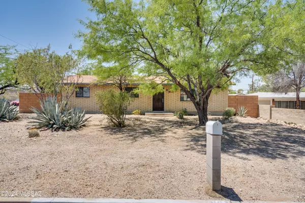 2940 E Helen Street,  Tucson,  AZ 85716