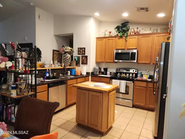 Sahuarita, AZ 85629,81 S Burro Canyon Place