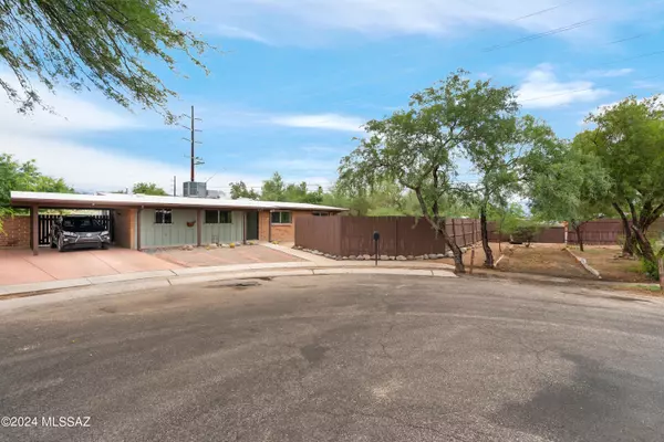 447 N Kingston Court, Tucson, AZ 85710