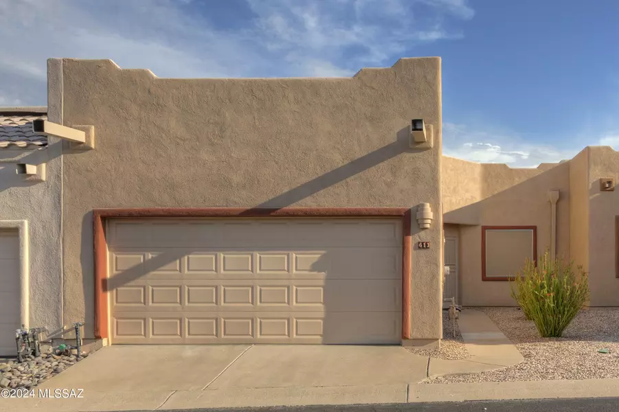 613 W Woodfield Court, Green Valley, AZ 85614