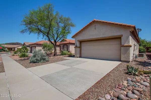 Tucson, AZ 85743,7702 W Desert Cactus Way