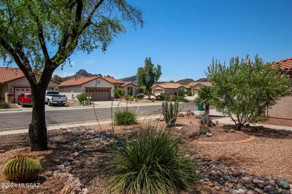 Tucson, AZ 85743,7702 W Desert Cactus Way