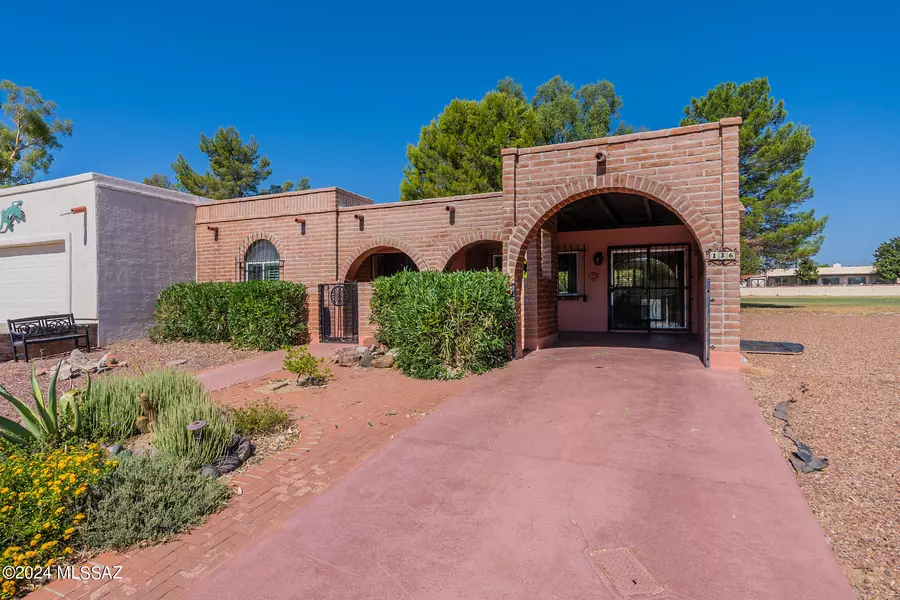 136 E Paseo De Golf, Green Valley, AZ 85614