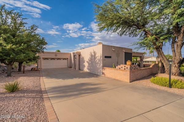 640 W Rio Moctezuma, Green Valley, AZ 85614