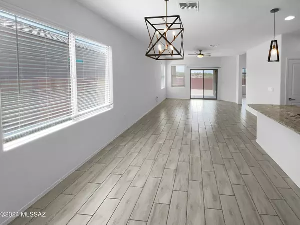 Sahuarita, AZ 85629,800 E Catwalk Place