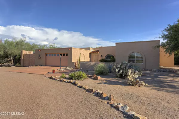 745 W Paseo Del Canto, Green Valley, AZ 85622