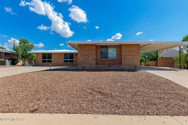 9402 E Magdalena Road,  Tucson,  AZ 85710