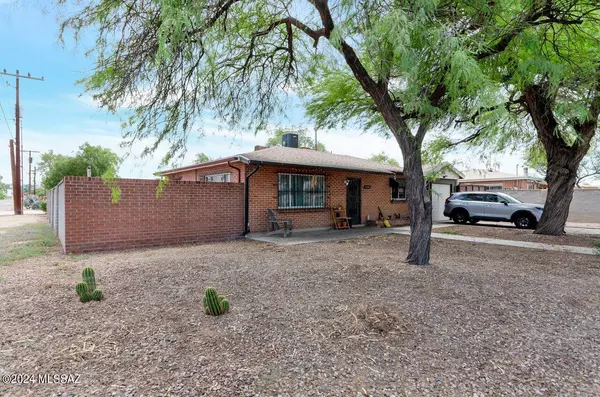 1520 N Cloverland Avenue,  Tucson,  AZ 85712