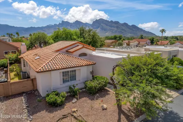 10200 N Fox Hunt Lane,  Oro Valley,  AZ 85737