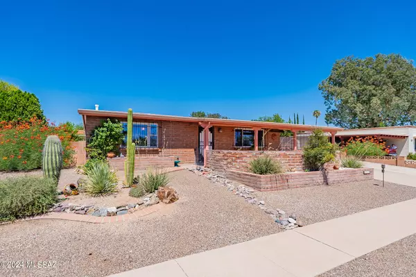 710 S La Bellota,  Green Valley,  AZ 85614