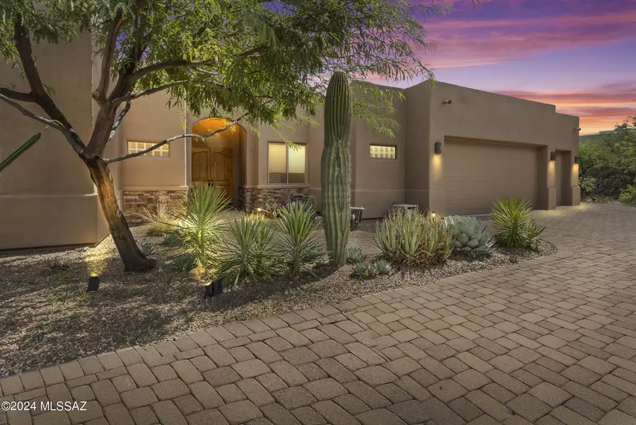 628 W Soaring Hawk Place, Oro Valley, AZ 85755