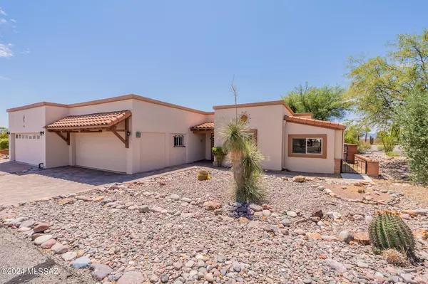 983 W Camino Guarina, Green Valley, AZ 85614