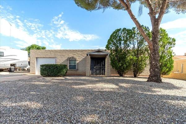 1199 Meadows Drive,  Sierra Vista,  AZ 85635