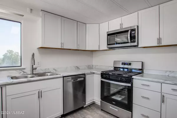 Tucson, AZ 85746,6306 S Waterton Drive