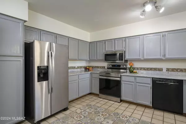 9826 E 1st Street, Tucson, AZ 85748