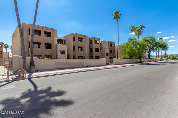 1810 E Blacklidge Drive #112, Tucson, AZ 85719