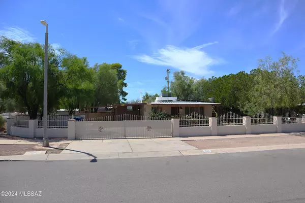 601 W Calle Medina,  Tucson,  AZ 85756