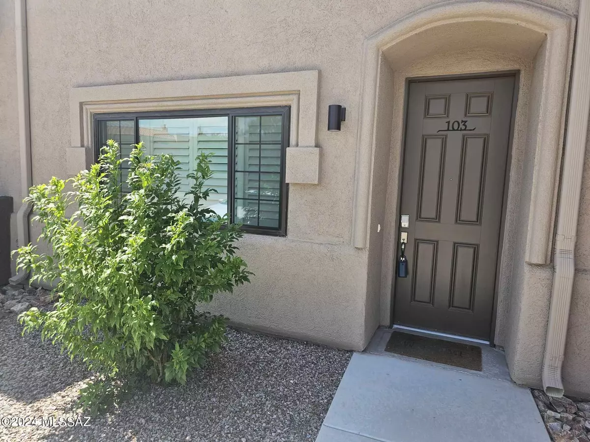 Tucson, AZ 85718,2038 E River Road #103