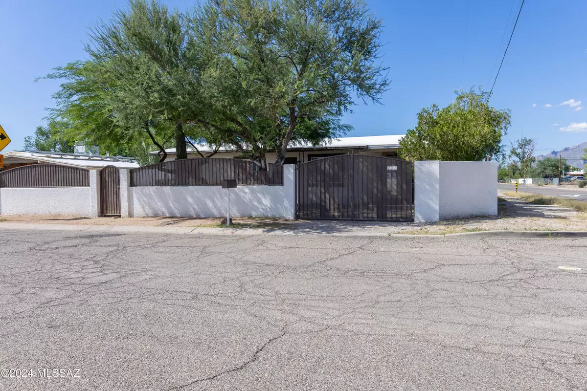 Tucson, AZ 85705,249 E Farr Street