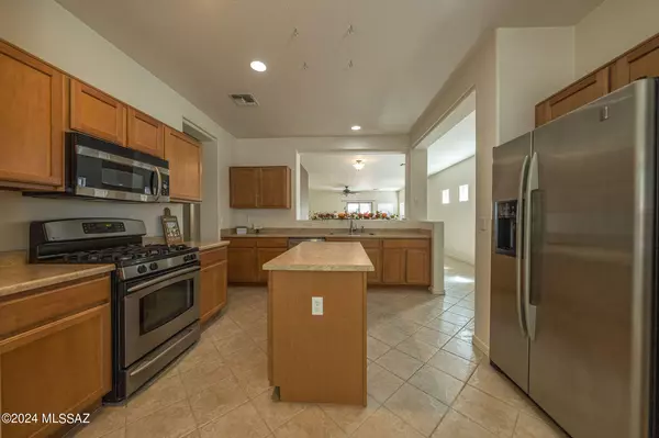 Sahuarita, AZ 85629,14529 S Camino Larga Vista Vista