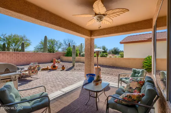 1298 N Mahogany Gulch Lane, Green Valley, AZ 85614