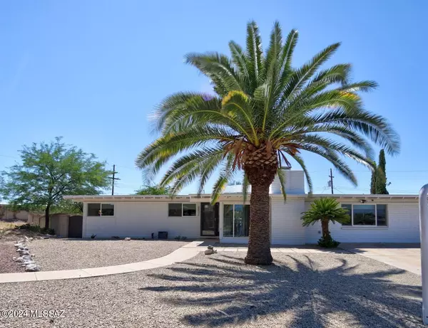 8832 E Cooper Street, Tucson, AZ 85710