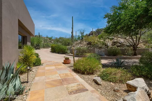 Oro Valley, AZ 85755,539 E Silver Cloud Place