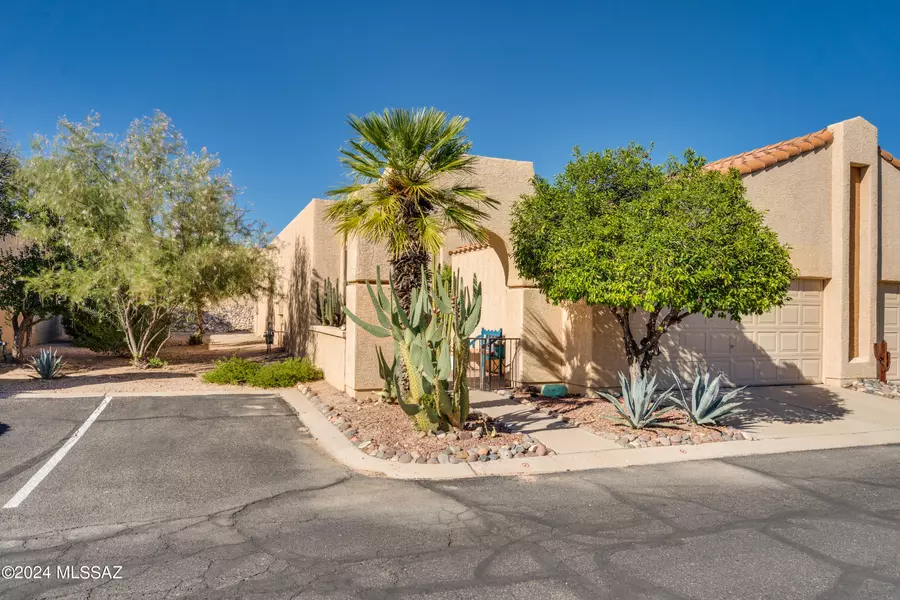 656 W Sunlight Lane, Tucson, AZ 85704