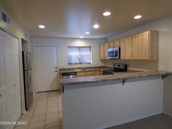 Tucson, AZ 85745,1077 N Riverside Drive #3