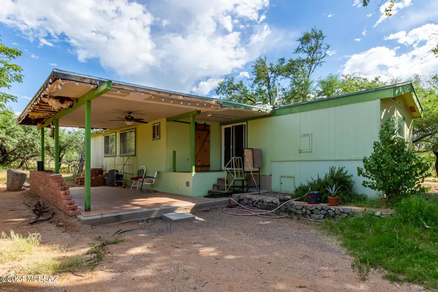 27049 S Coopers Hawk Road, Amado, AZ 85645