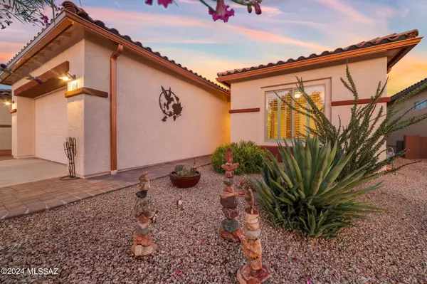 806 N Camino Colina Del Pino, Green Valley, AZ 85614