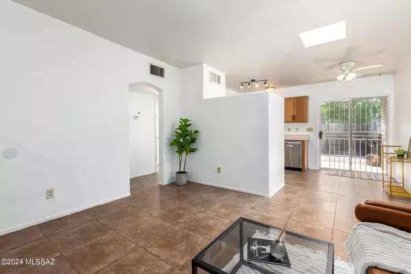 211 W Roger Road #6, Tucson, AZ 85705