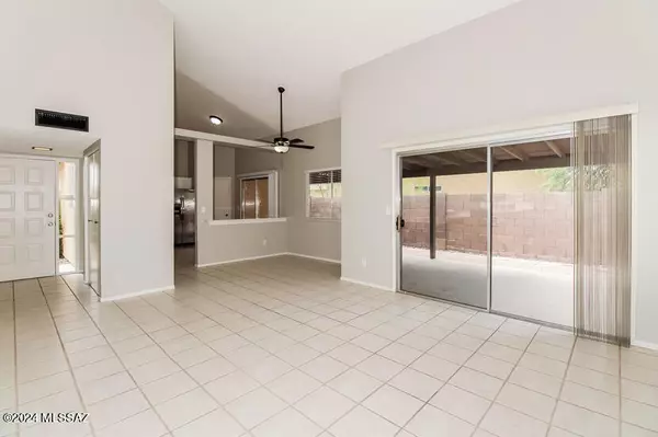 Tucson, AZ 85742,9329 N Monmouth Court