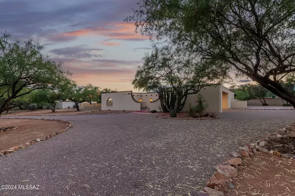 2881 N Longhorn Drive, Tucson, AZ 85749