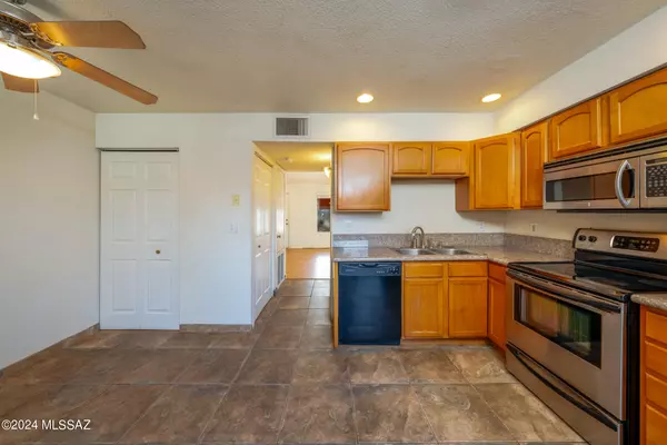 Tucson, AZ 85712,2950 N Alvernon Way #6105