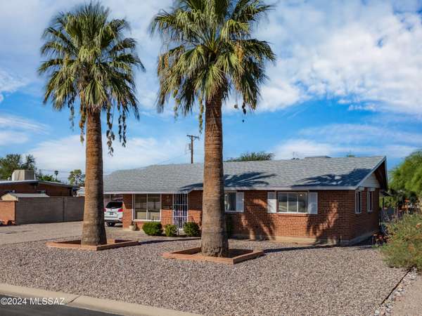 6574 E Calle Castor,  Tucson,  AZ 85710