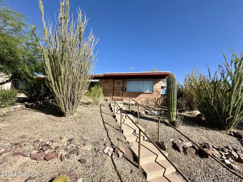 1812 W Caravelle Road, Tucson, AZ 85713