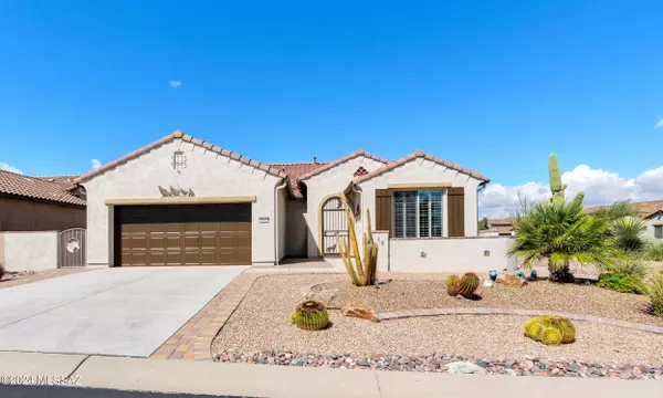 1695 N Dry Springs Drive, Green Valley, AZ 85614