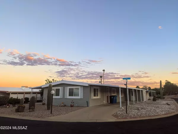 283 W Palma Drive, Green Valley, AZ 85614