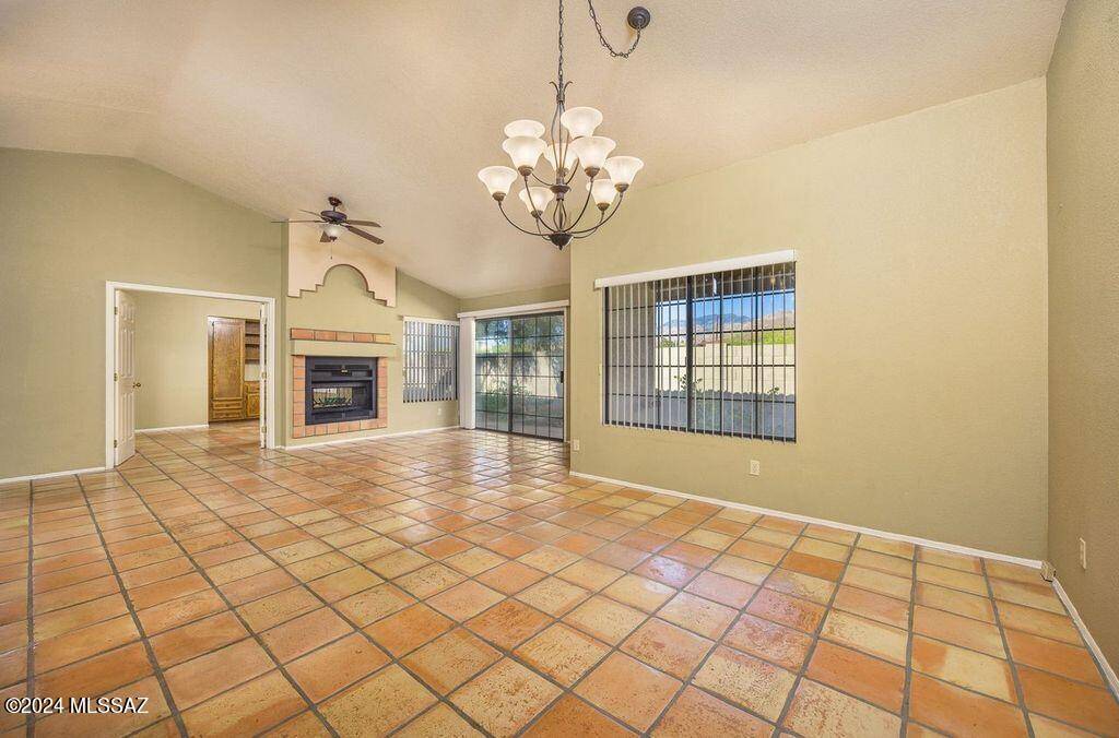 Tucson, AZ 85737,321 E Suntree Street