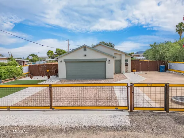 2711 W Milton Road,  Tucson,  AZ 85746